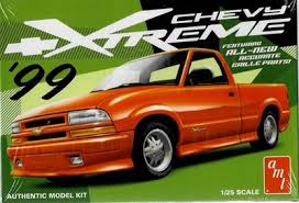 AMT 1999 Chevy S-10 Xtreme Pickup 1:25 Scale Model Kit