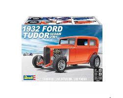 Revell 1/25 Scale 1932 Ford Tudor Sedan 2-in-1 Plastic Model Kit