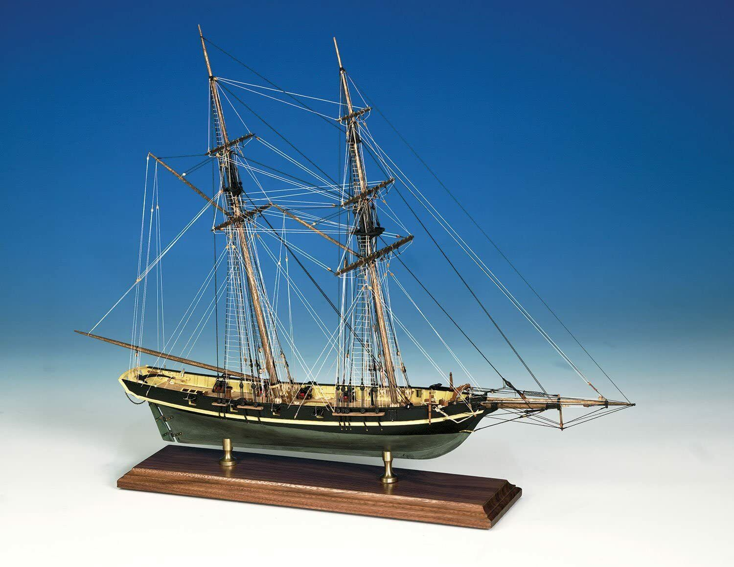 Dapper Tom Baltimore Clipper Solid Hull (1:76)